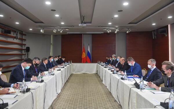 В частности, стороны обсудили цифровизацию деятельности налоговых и таможенных органов, в том числе по техническому и программному развитию системы налогового администрирования - Sputnik Кыргызстан