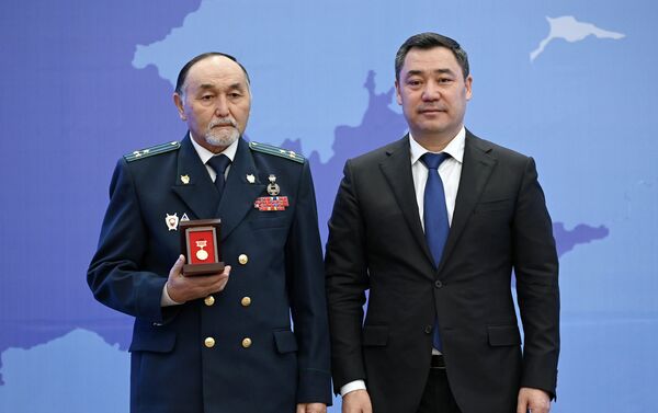 Вручение государственных наград отличившимся сотрудникам органов прокуратуры президентом КР - Sputnik Кыргызстан