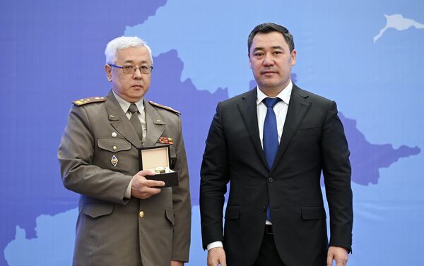 Вручение государственных наград отличившимся сотрудникам органов прокуратуры президентом КР - Sputnik Кыргызстан