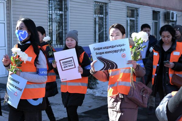 Марш приурочен к Международному дню памяти жертв ДТП, который отмечается во всем мире ежегодно в третье воскресенье ноября - Sputnik Кыргызстан