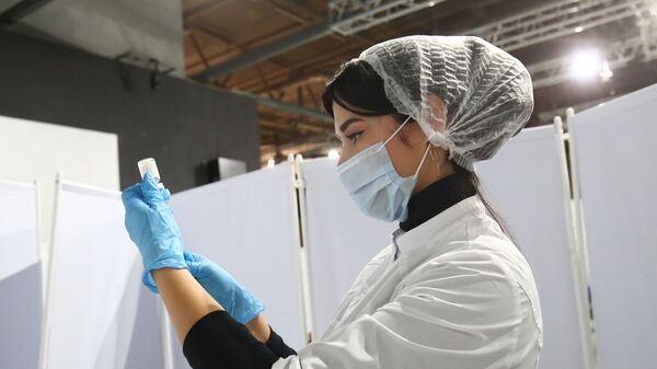 Медсестра готовит шприц. Архивное фото - Sputnik Кыргызстан