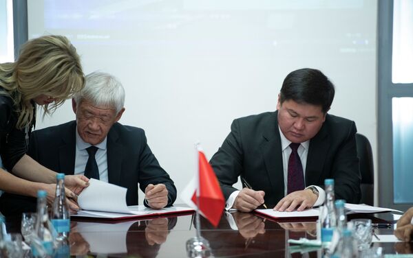 Кыргызстан и Россия подписали контракт по военно-техническому сотрудничеству на 459 миллионов сомов (5,5 миллиона долларов) - Sputnik Кыргызстан