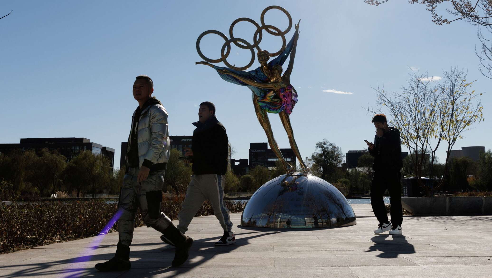 Устроил бойкот. США пообещали бойкотировать Олимпиаду в Москве.