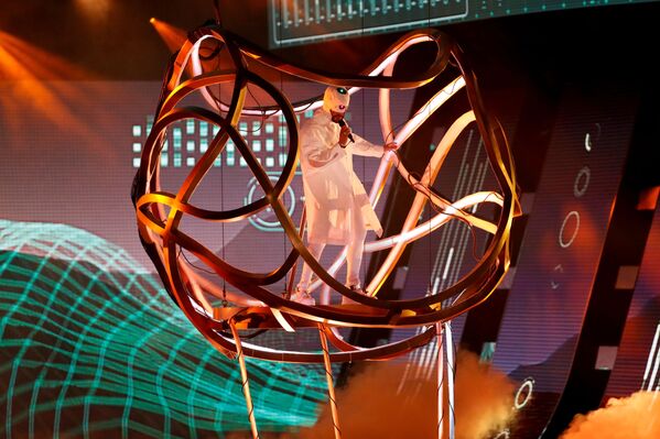 Пуэрторикалык ырчы Bad Bunny “Латын Америкасынын мыкты артисти” номинациясында жеңүүчү болду - Sputnik Кыргызстан