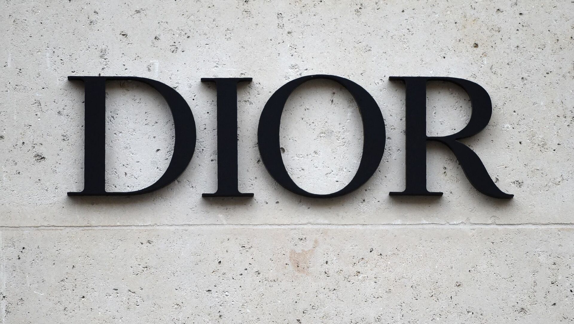 Dior извинился за фото, которое якобы исказило красоту азиатской женщины -  25.11.2021, Sputnik Кыргызстан