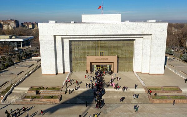 За четыре дня с момента открытия в Государственном историческом музее побывали примерно 20 тысяч человек - Sputnik Кыргызстан