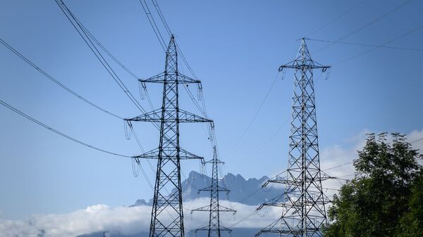 Передающие башни и линии высокого напряжения в Швейцарии. Архивное фото - Sputnik Кыргызстан