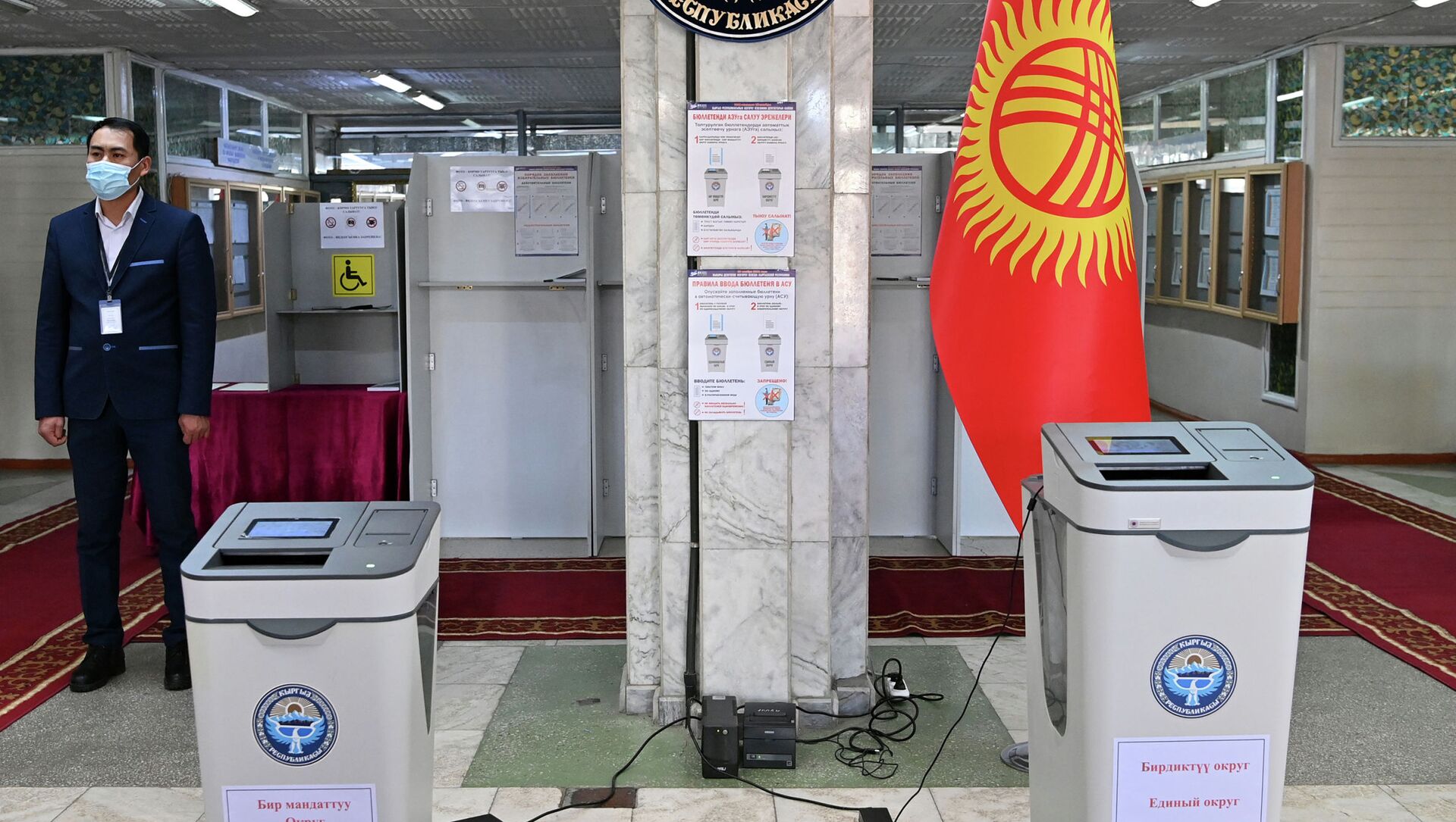Элекронные урны на избирательном участке. Архивное фото - Sputnik Кыргызстан, 1920, 28.11.2021