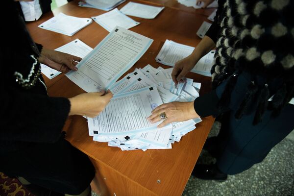 Процесс ручного подсчета голосов - Sputnik Кыргызстан