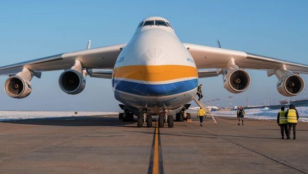 Самый большой в мире транспортный самолет Мрия прилетел в Кыргызстан - Sputnik Кыргызстан