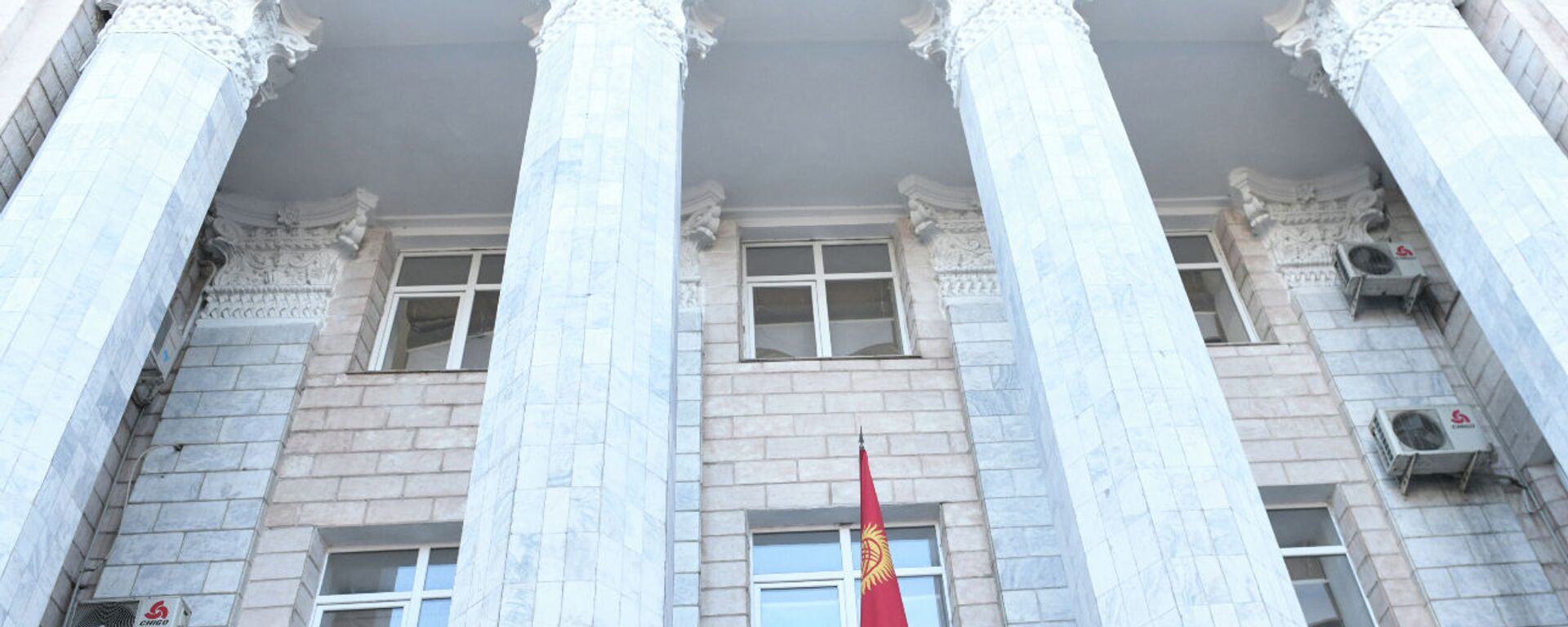 Митинг возле здания ЦИК в Бишкеке - Sputnik Кыргызстан, 1920, 30.11.2021