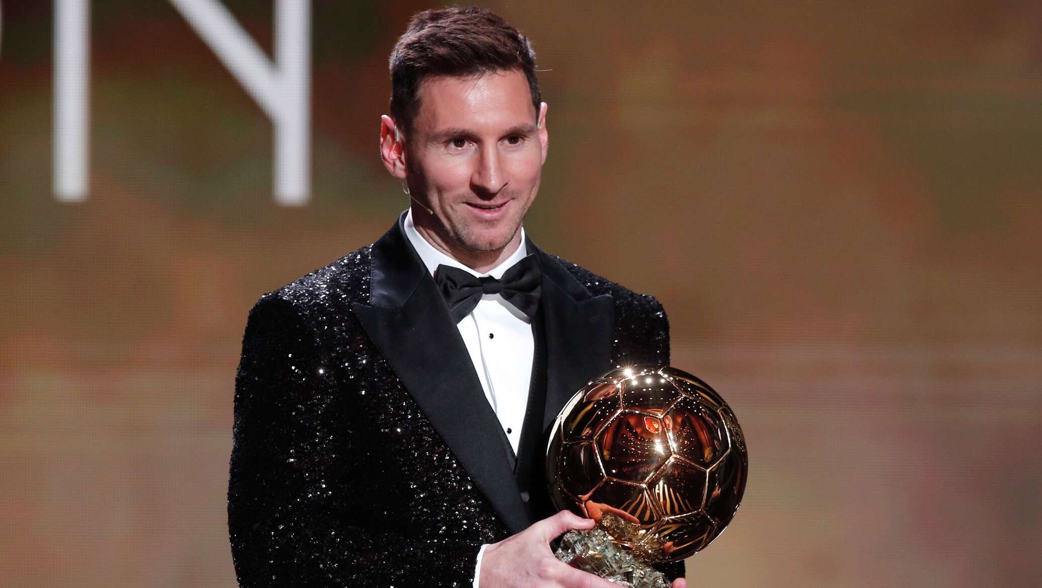 Самые лучшие футболисты года. Messi. Золотой мяч 2021. Messi 7 Ballon dor. Лео Месси мате.