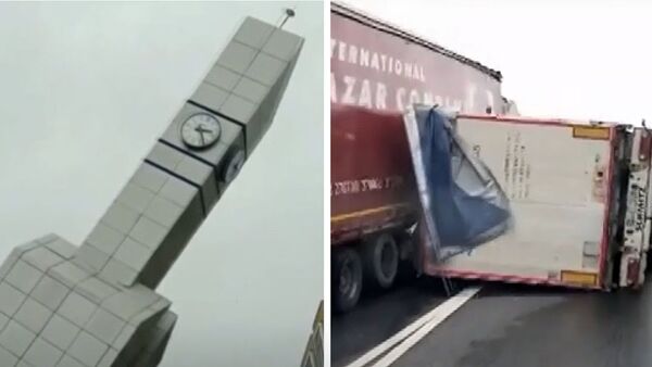 Повалил башню и опрокинул грузовик — видео страшного урагана в Турции - Sputnik Кыргызстан