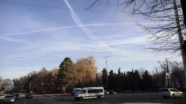 Необычная картина в небе над Бишкеком — видео - Sputnik Кыргызстан