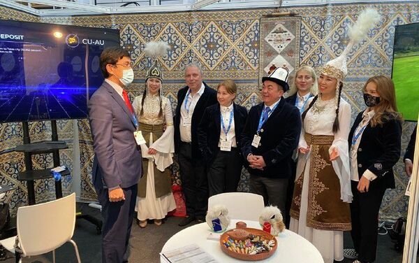 Заместитель председателя кабинета министров КР Эдиль Байсалов посетил стенд Кыргызстана на всемирной горнорудной выставке Mines and Money в Лондоне (Великобритания) - Sputnik Кыргызстан