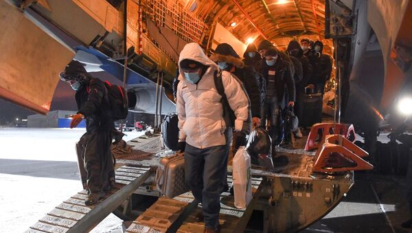 Российские военные эвакуируют граждан РФ и других стран из Афганистана - Sputnik Кыргызстан