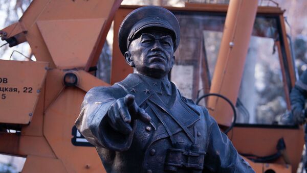 Замена памятника легендарному полководцу Панфилову - Sputnik Кыргызстан