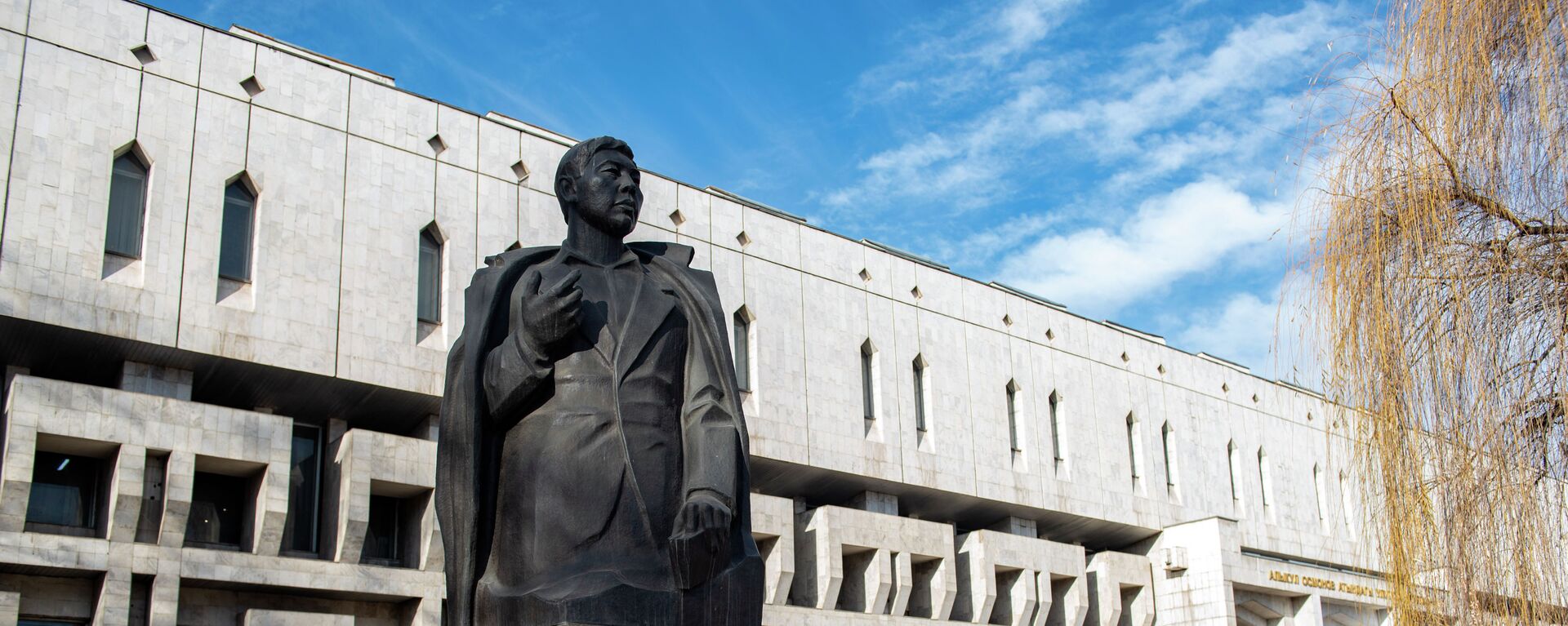 Национальная библиотека им. Осмонова в Бишкеке - Sputnik Кыргызстан, 1920, 10.01.2022