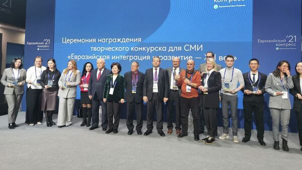 Вручение премий фотографам и журналистам, авторам лучших материалов об ЕАБР - Sputnik Кыргызстан
