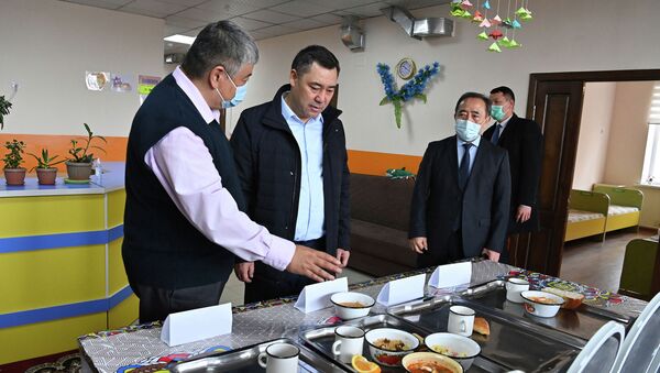 Президент Садыр Жапаров посетил Беловодское детское психоневрологическое ССУ - Sputnik Кыргызстан