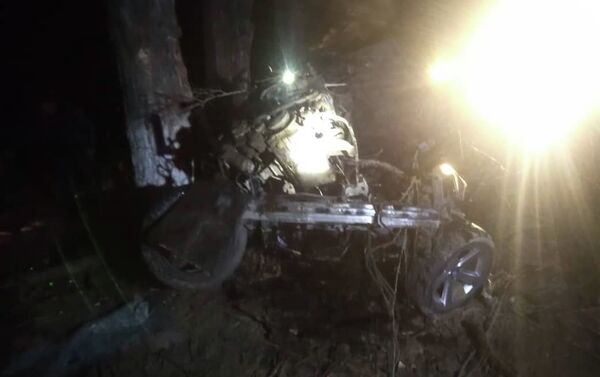 Авария произошла 6 декабря в 00:22 на трассе Бишкек — Нарын — Торугарт в селе Семиз-Бел - Sputnik Кыргызстан