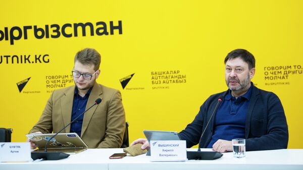 Эксперты из РФ во время мастер-классов на темы публицистика и фейк-ньюс - Sputnik Кыргызстан
