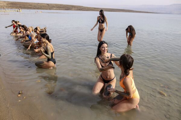 Воды Мертвого моря богаты магнием, кальцием, натрием и калием  - Sputnik Кыргызстан