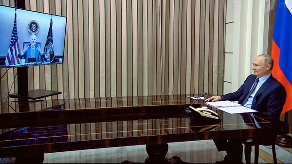 7 декабря 2021. Президент РФ Владимир Путин во время переговоров с президентом США Джозефом Байденом в режиме видеоконференции. - Sputnik Кыргызстан