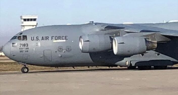 Самолет военно-воздушных сил США в международном аэропорту Манас. 11 декабря 2021 года