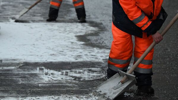 Уборка от снега в Москве - Sputnik Кыргызстан