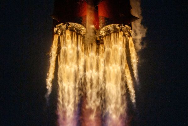 Запуск с космодрома Байконур ракеты Союз-2.1а с пилотируемым кораблем Союз МС-20, на котором отправились в космос японские туристы Юсаку Маэдзава и Ёдзо Хирано - Sputnik Кыргызстан