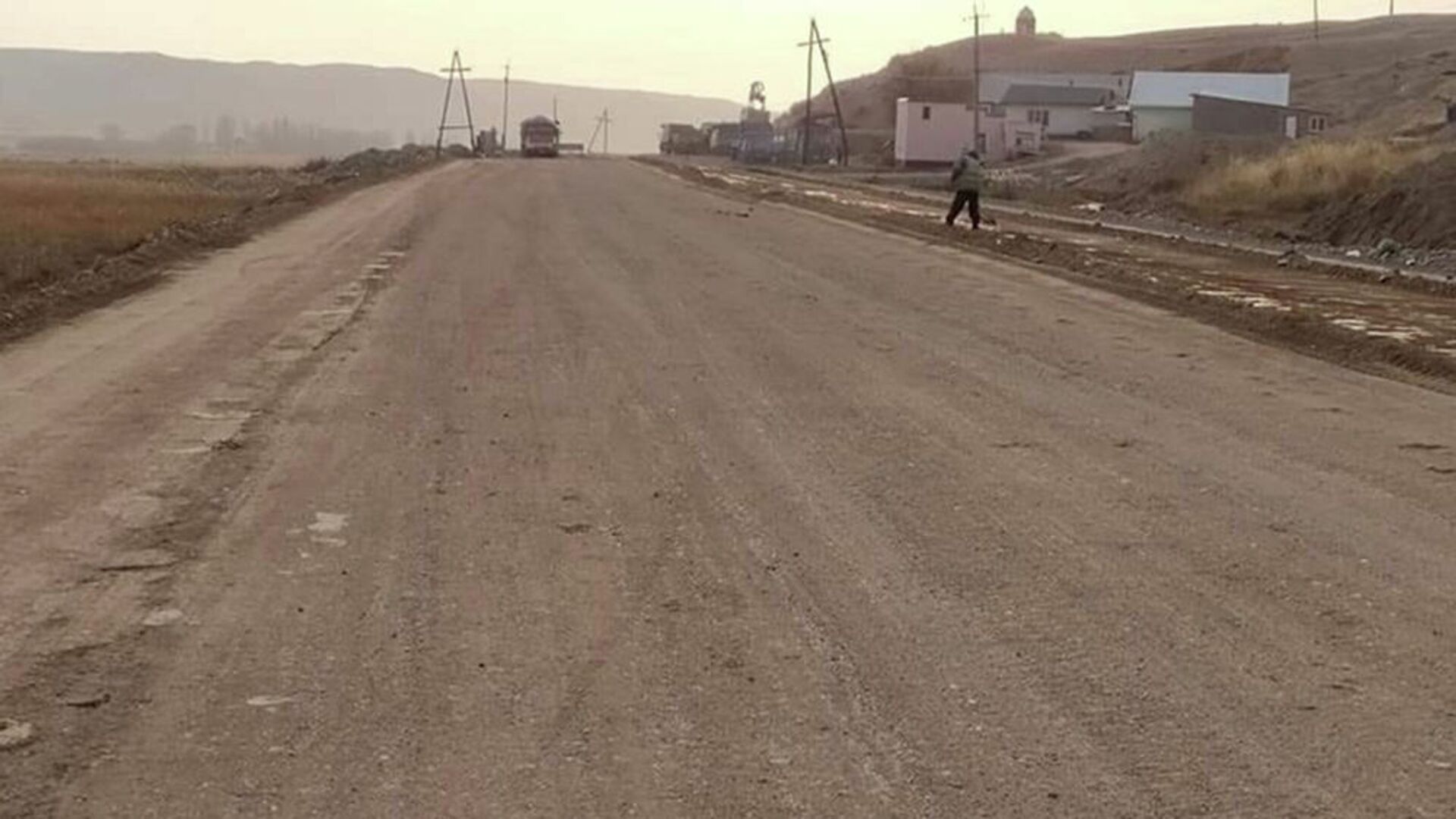 Разъяснительные работы по недопущению перекрытия автодорог в Жумгальском районе - Sputnik Кыргызстан, 1920, 14.12.2021