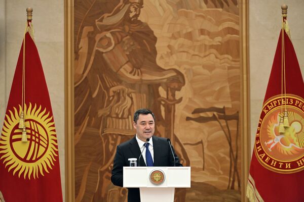 Глава государства похвалил студентов за достижения в учебе, поблагодарив их за труд и упорство - Sputnik Кыргызстан