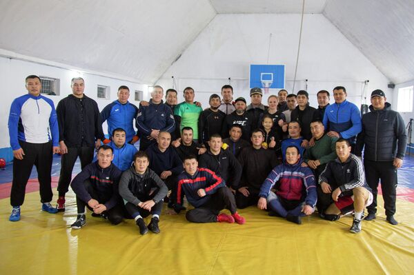 Чемпионка показала мастер-класс в спортивном зале УВД Ошской области - Sputnik Кыргызстан