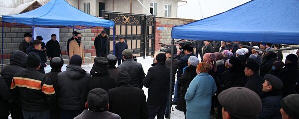 Выдача техпаспортов жителям села Мээркан в Оше - Sputnik Кыргызстан