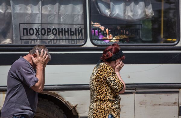 Славянскидеги оорукананы аткылоо болгондо көз жумган 41 жаштагы медайымды акыркы сапарга узатуу - Sputnik Кыргызстан
