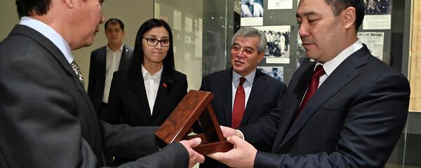 Визит президента Кыргызстана Садыра Жапарова в Исторический музей - Sputnik Кыргызстан