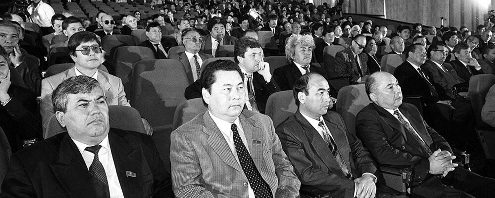 Кыргызстандагы “легендарлуу парламенттин” жыйыны. 1991 жылы - Sputnik Кыргызстан, 1920, 16.11.2023