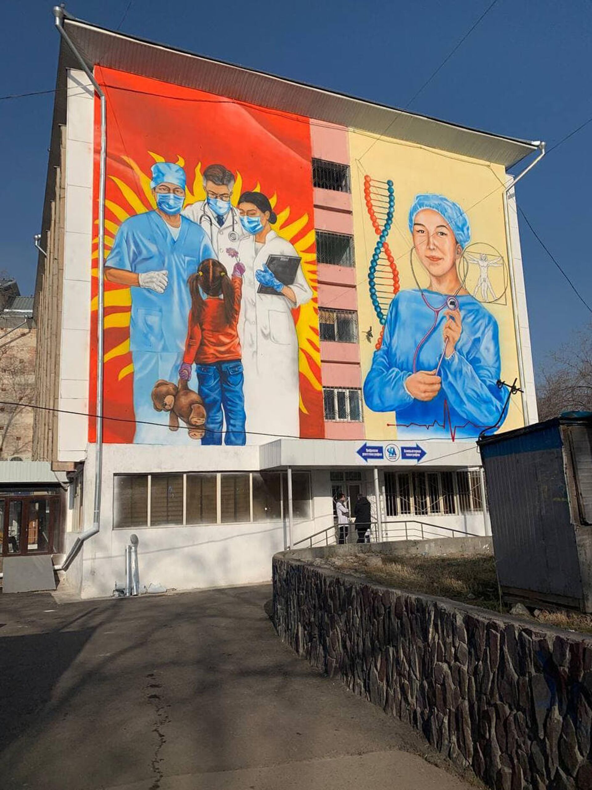 Мурал посвященный медицинским работникам в Бишкеке - Sputnik Кыргызстан, 1920, 16.12.2021