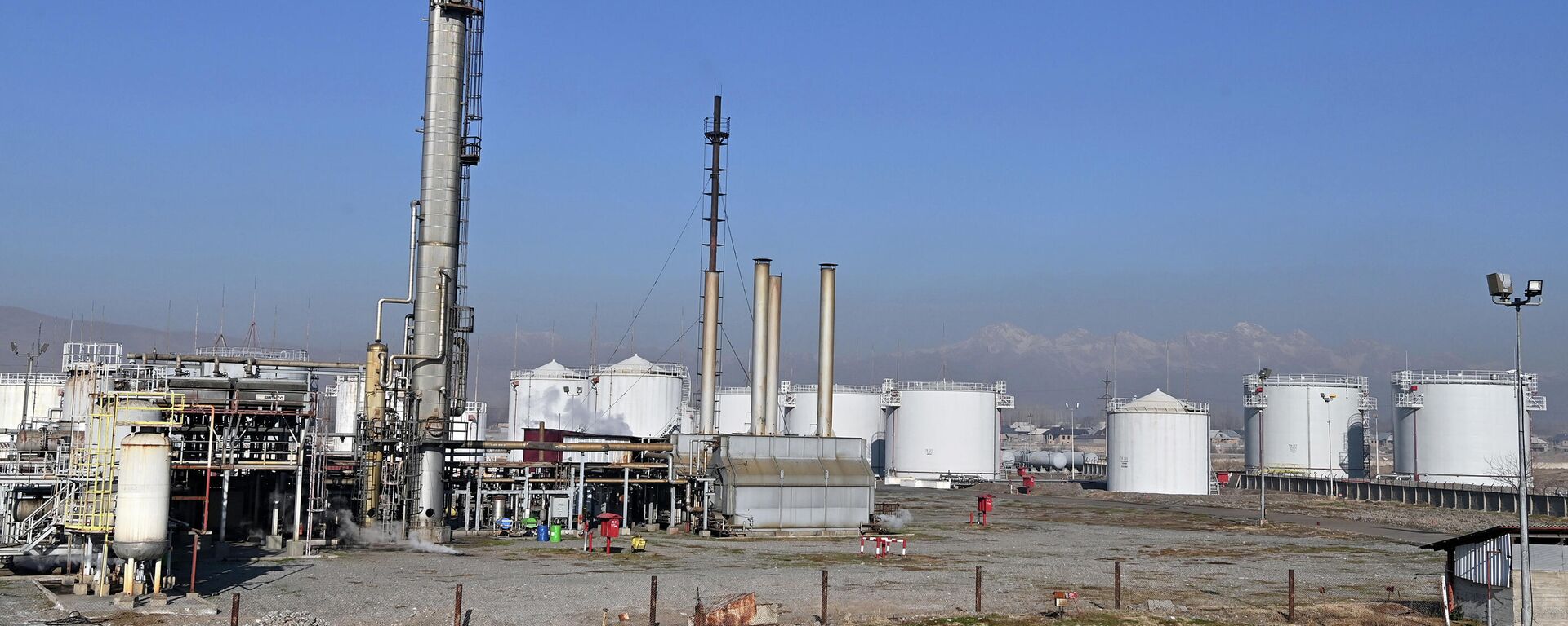 Президент КР ознакомился с деятельностью ЗАО Кыргыз Петролеум Компани - Sputnik Кыргызстан, 1920, 16.03.2026