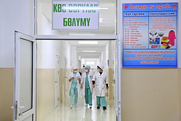 Как подчеркнул Жапаров, будет рассмотрен вопрос выдачи государственной ипотеки на льготных условиях - Sputnik Кыргызстан