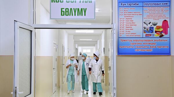 Врачи в коридоре Джалал-Абадской областной клинической больницы. Архивное фото - Sputnik Кыргызстан