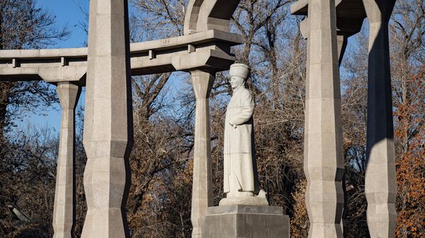 Вид на памятник Курманджан датки в Бишкеке. Архивное фото - Sputnik Кыргызстан