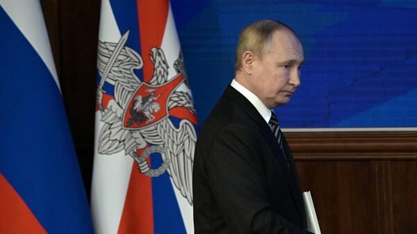 Президент РФ Владимир Путин на расширенном заседании коллегии Министерства обороны РФ - Sputnik Кыргызстан