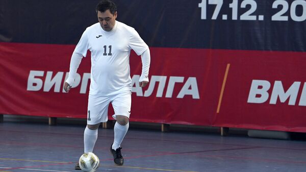 Президент Садыр Жапаров на дружеском футбольном турнире - Sputnik Кыргызстан