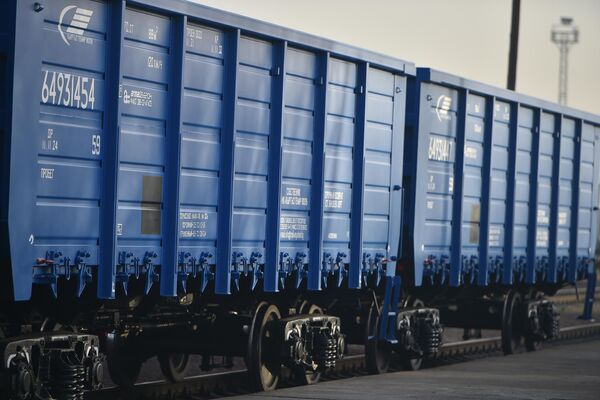 В Кыргызстан прибыла первая партия грузовых полувагонов, закупленных у российской компании &quot;Алтай вагон&quot; - Sputnik Кыргызстан