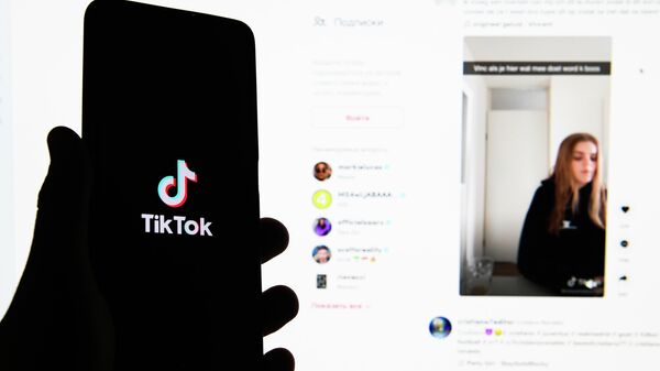 Логотип приложения TikTok. Архивное фото - Sputnik Кыргызстан