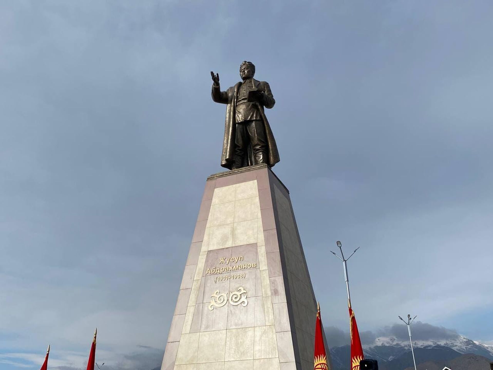 Открытие памятника Жусупа Абдрахманова в парке Чолпон-Аты  - Sputnik Кыргызстан, 1920, 15.07.2022