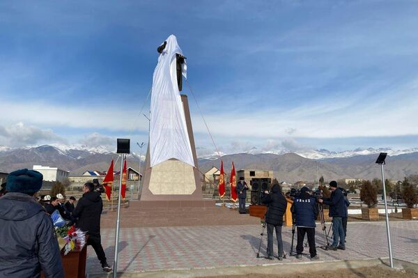В Чолпон-Ате открыли парк имени Жусупа Абдрахманова — одного из родоначальников кыргызской государственности - Sputnik Кыргызстан