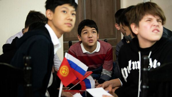 Послы русского языка в КР: такой способ учебы интересен всем — видео - Sputnik Кыргызстан